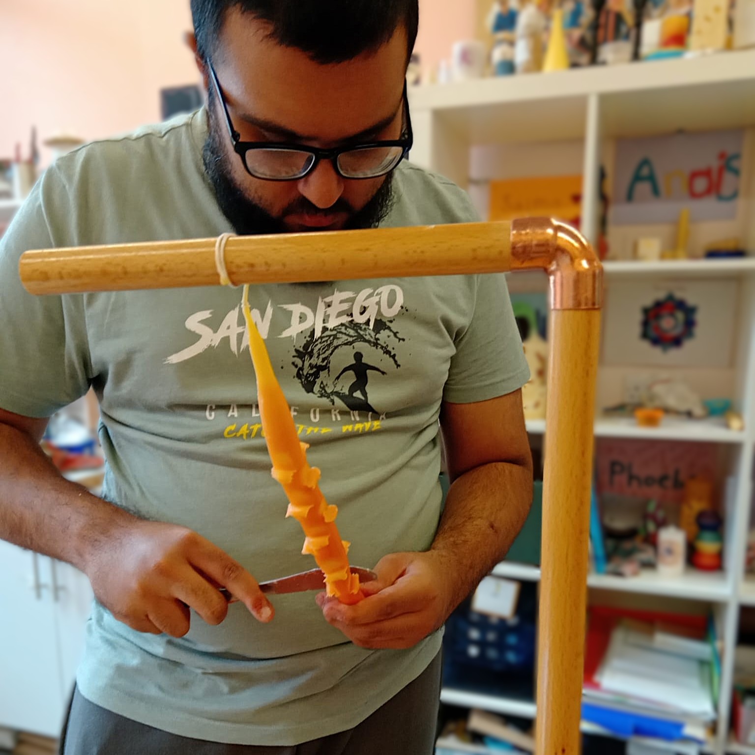 Ryzwan is seen carving into the candle that he has created using